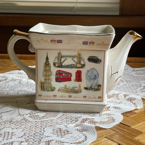 Adorable British ceramic teapot landmarks of London souvenir - Picture 8 of 10